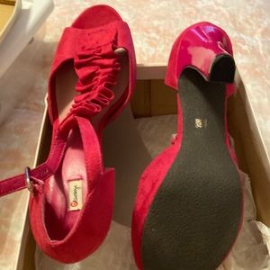 Olsenboye deep pink heels
